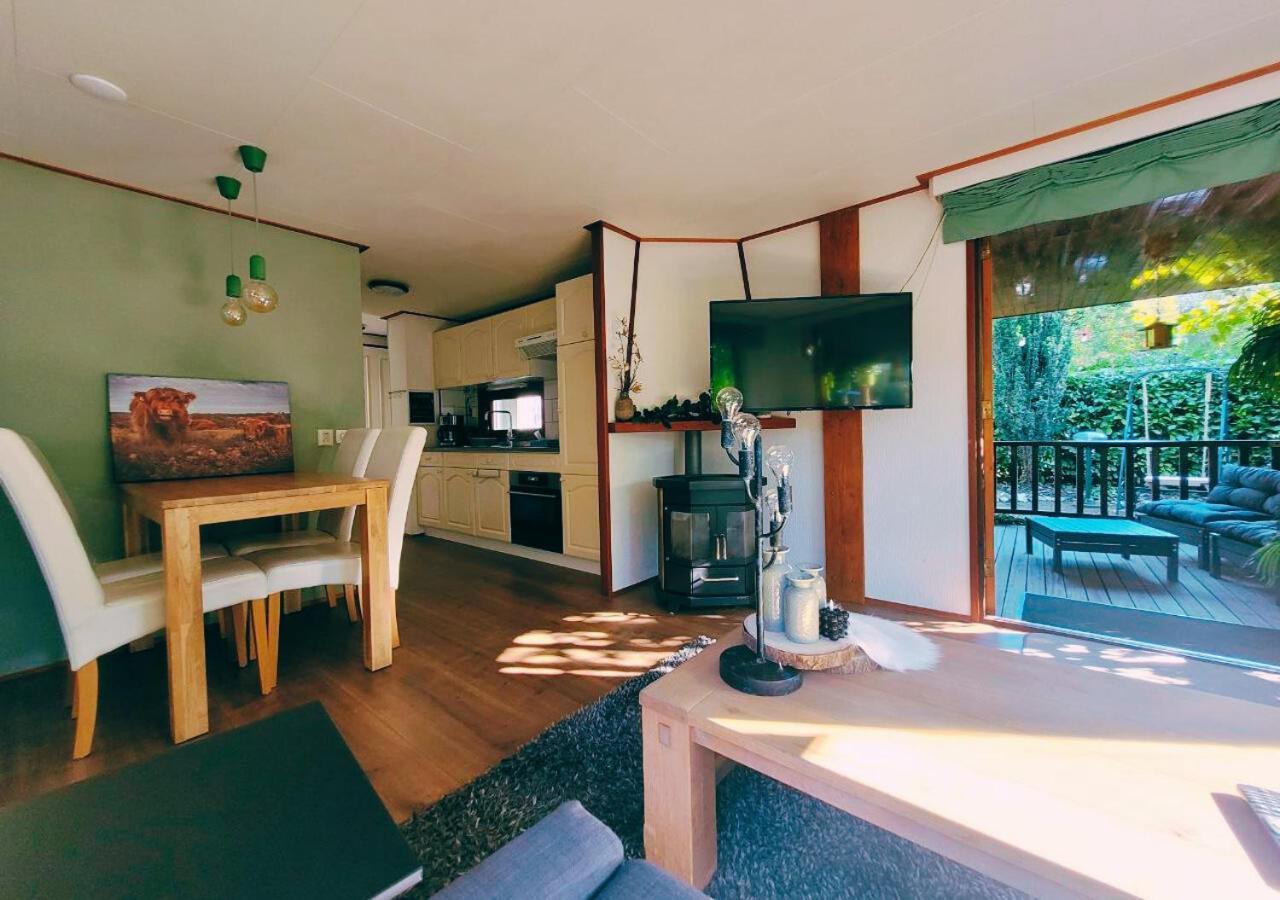 "De Jungle" Chalet Met Veranda Op Ijsselheide Hattemerbroek Veluwe 外观 照片